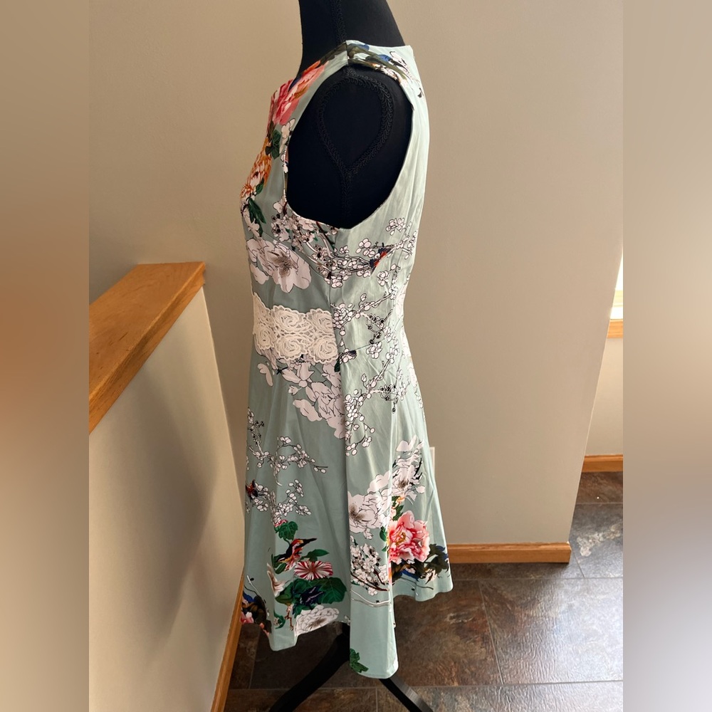 New cottagecore green floral flared sleeveless party/cocktail dress. Size medium - Picture 4 of 12